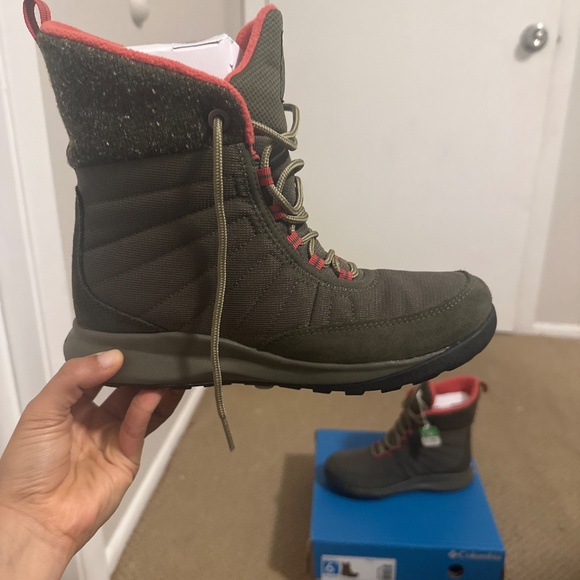 Columbia Nikiski Waterproof Boots - Picture 2 of 3